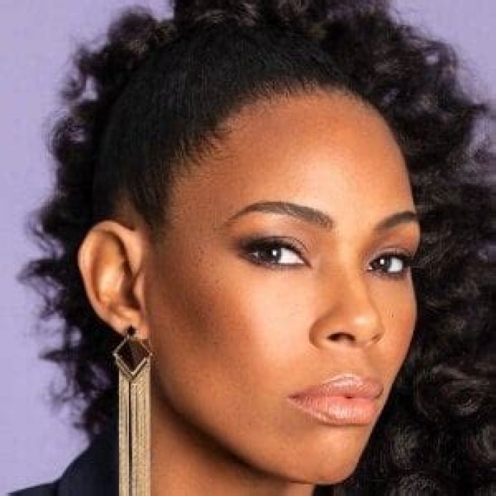 Angela Lewis Age, Height, Net Worth, Wiki, Bio, Sister