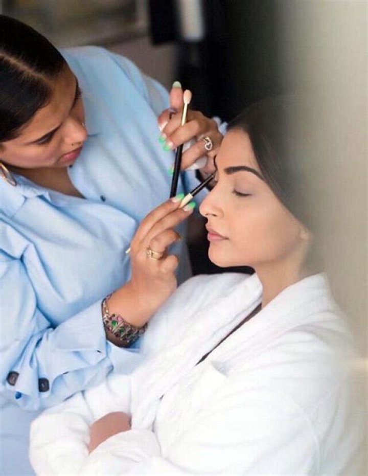 Arti Nayar Biography, Makeup Price, Age, Qualification, and Career