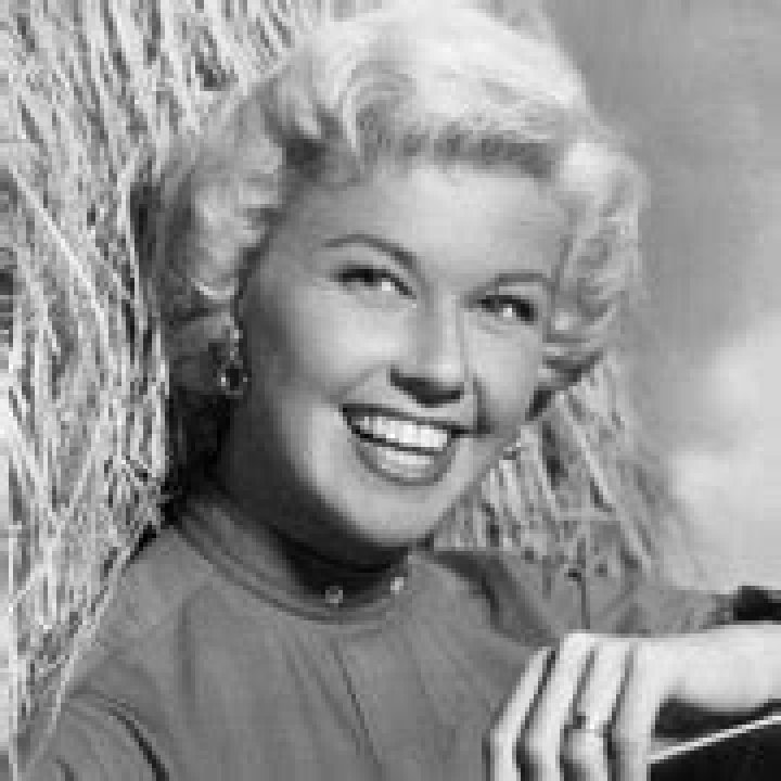 Audrey Meadows Height