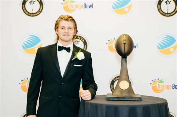 Graham Nicholson Wins 2023 Lou Groza Award