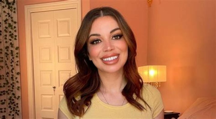 Her Wiki/bio, height, net worth, boyfriend facts.