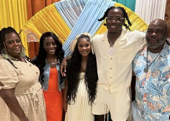 Jeff Satur Parents: Father And Mother Pranee Saelor