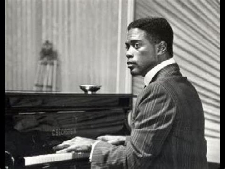 Know if Howard Rollins ever got Married to a Wife or If He was a Gay