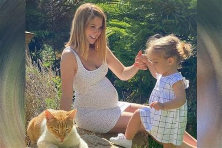 
Meet Lia Clotet Sánchez – Photos Of Natalia Sánchez’s Daughter With Marc Clotet
