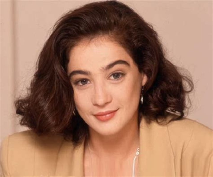 Moira Kelly Biography, Net Worth, Kids, Age, Height, Movies
