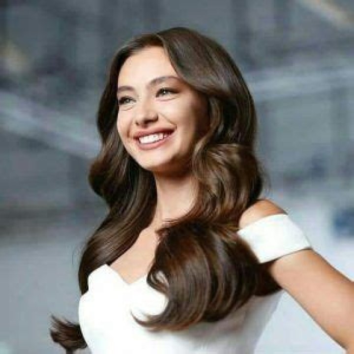 Neslihan Atagül Wiki, Biographie, Age, Taille, Mariage, Contact & Informations