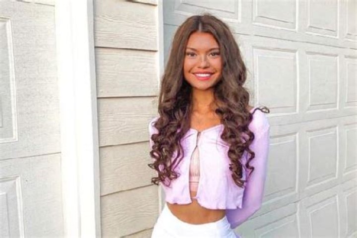 What Is Actress Leela Owen Net Worth? Diving Into Her Fortune