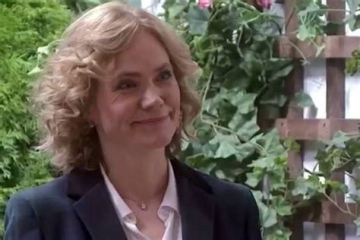 
Who Is Abigail Cruttenden’s Husband Jonathan R. Fraser? 2 Decades Of Marital Life
