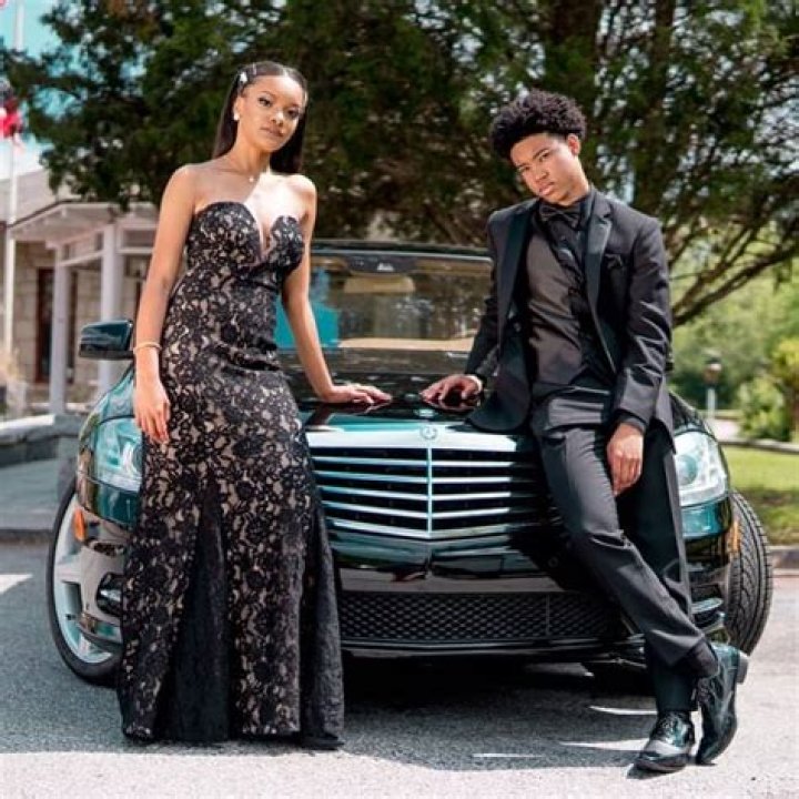 Zach Jelks Bio, Age, Height, Brother, Girlfriend, Net Worth